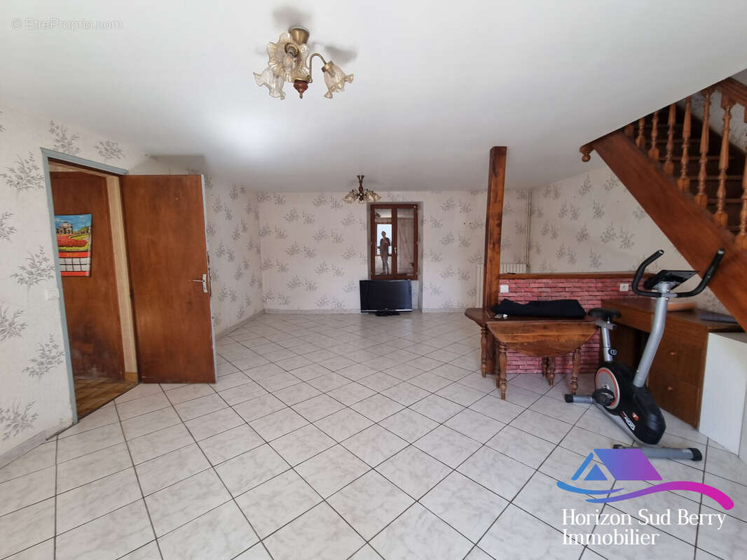 Séjour - Maison à LA BERTHENOUX