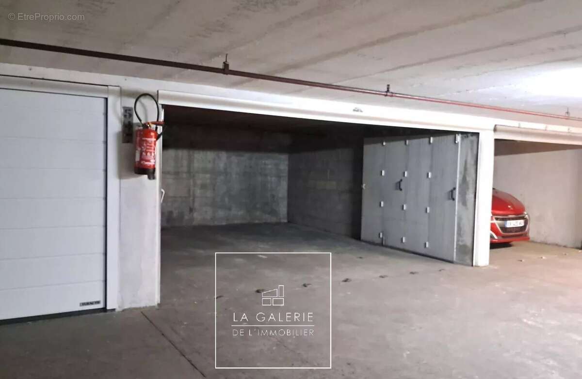 Parking à PARIS-16E