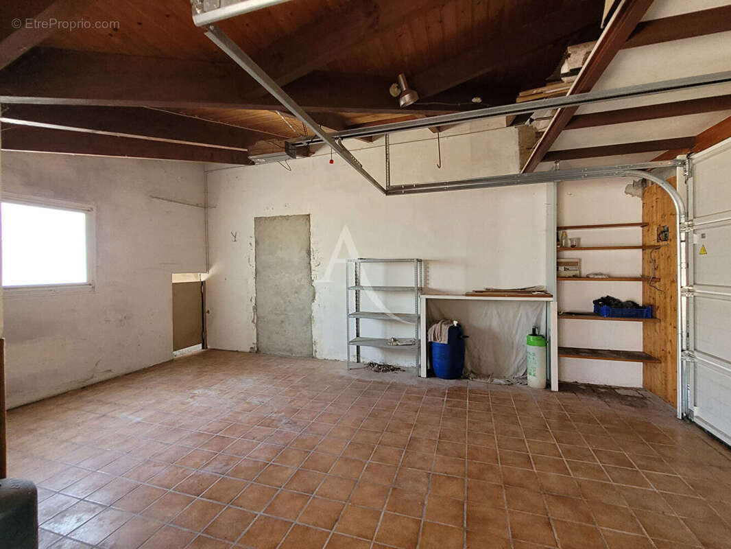 LA ROCHELLE - Quartier Saint-Eloi, Terrain avec dépendances et garage - photo 5
