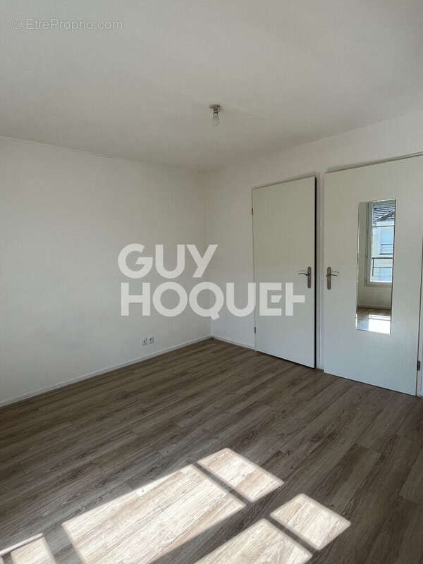 Appartement à COUBERT