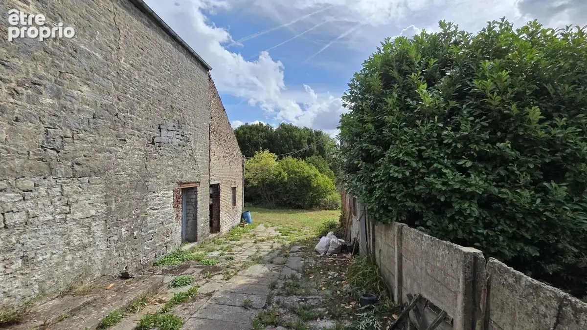 Maison avec de grandes dépendances située à Wallers-en-Fagne - photo 8