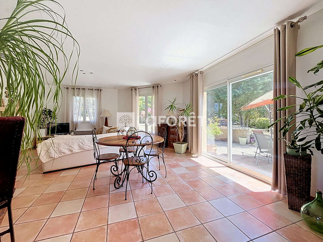 Maison, 3 chambres et garage. - photo 2