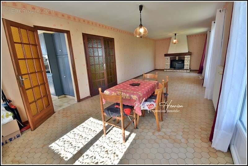 Maison à SYLVAINS-LES-MOULINS