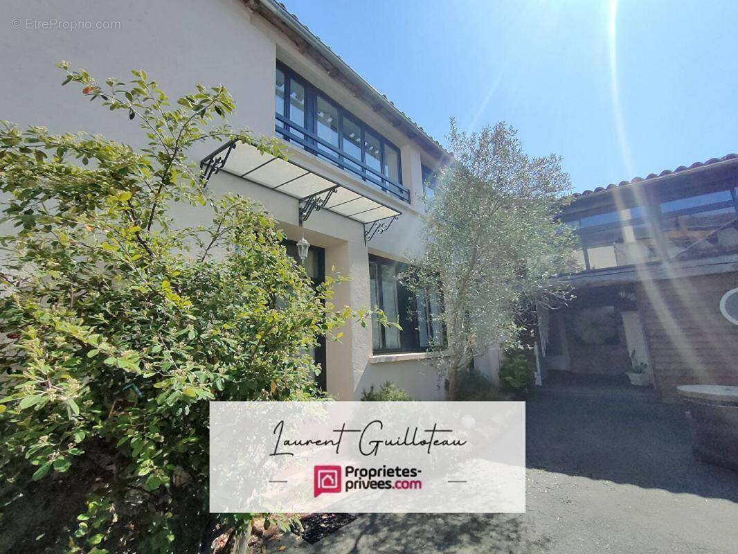 Maison à MORTAGNE-SUR-SEVRE