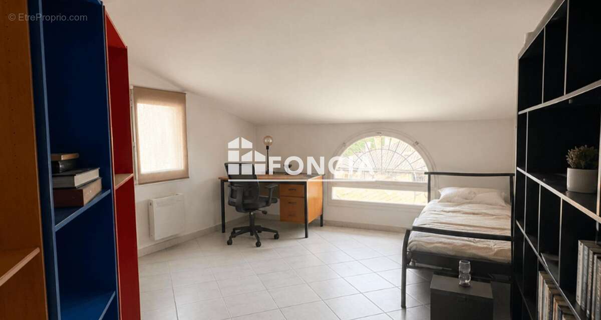 ORANGE - À VENDRE – Superbe appartement T4 de 118 m² avec terrasse, garage, parking et cave - photo 6
