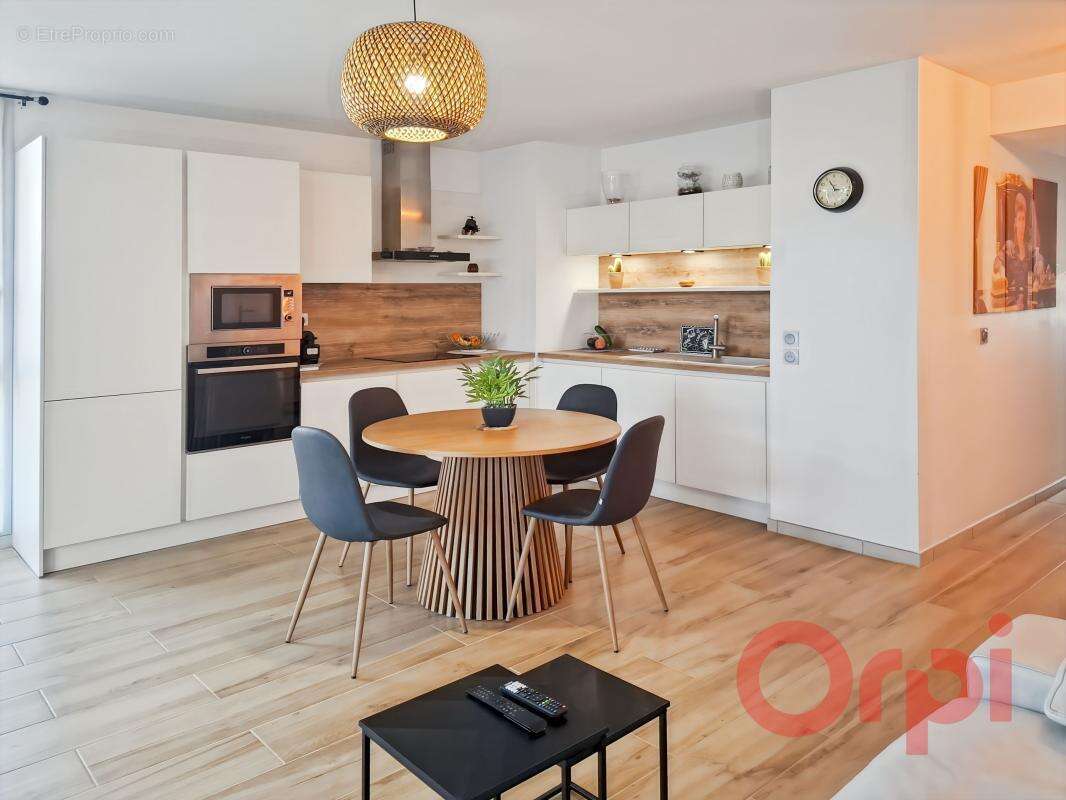 Appartement à VENELLES