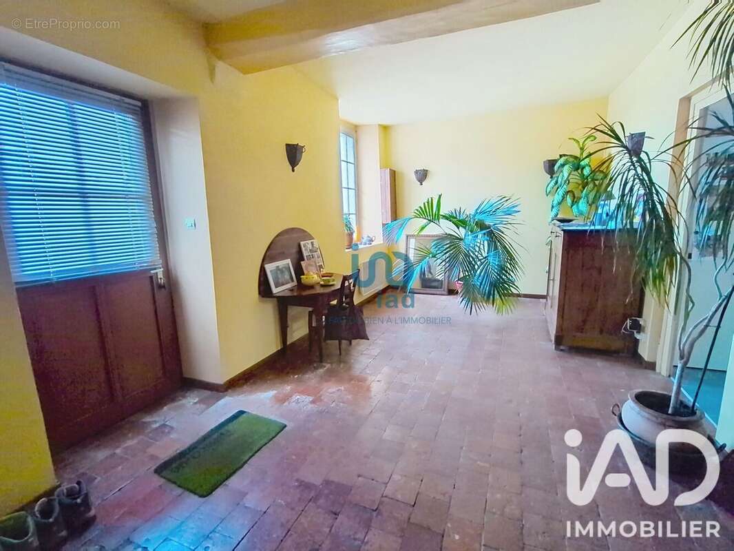 Maison 170 m² à La Bussiere  - photo 4