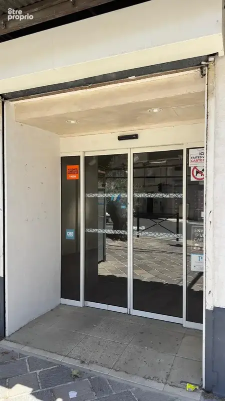 Cuges-les-pins centre   local commercial + appartement duplex   103 m2 - photo 9