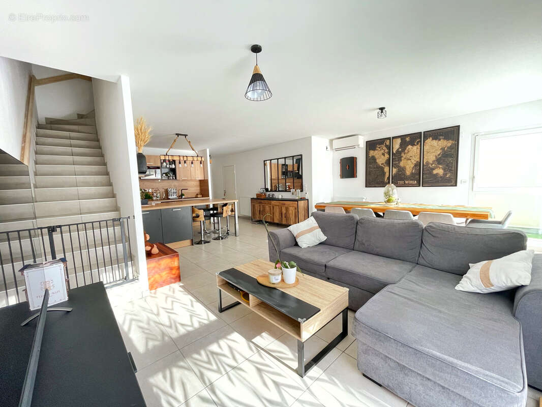 Maison à SEREZIN-DU-RHONE