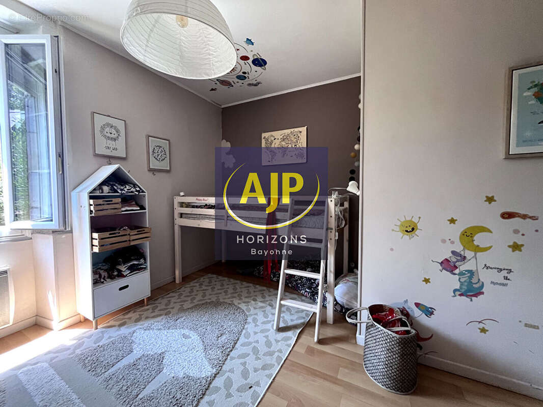 BAYONNE - Maison T7 avec jardin et garage - photo 4