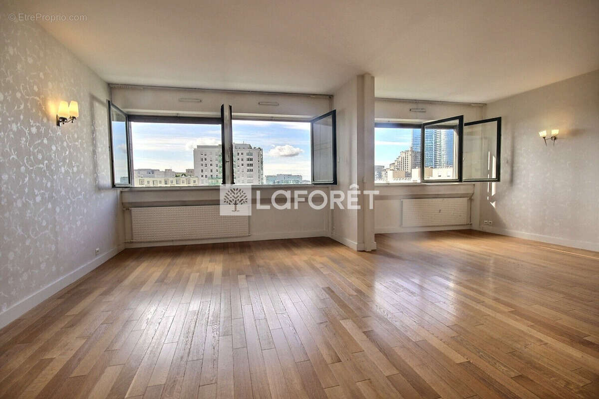 Appartement à COURBEVOIE