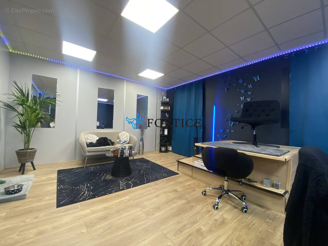 Commerce à COURRIERES