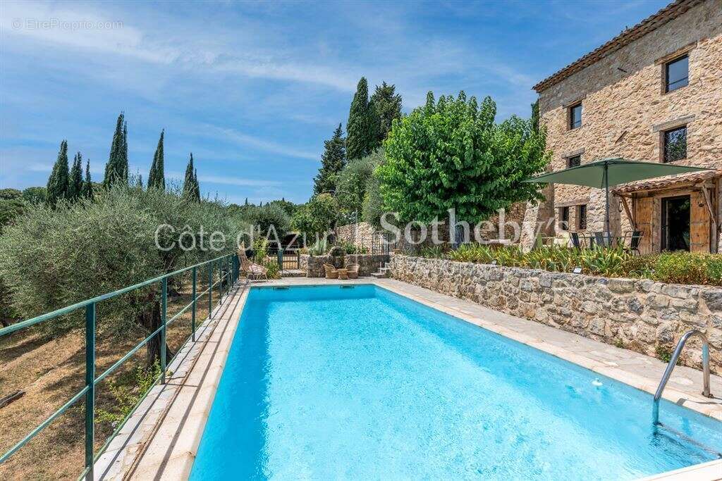 Spéracèdes, ancienne bergerie rénovée de 171 m² avec oliveraie, piscine et potentiel d'extension - photo 2