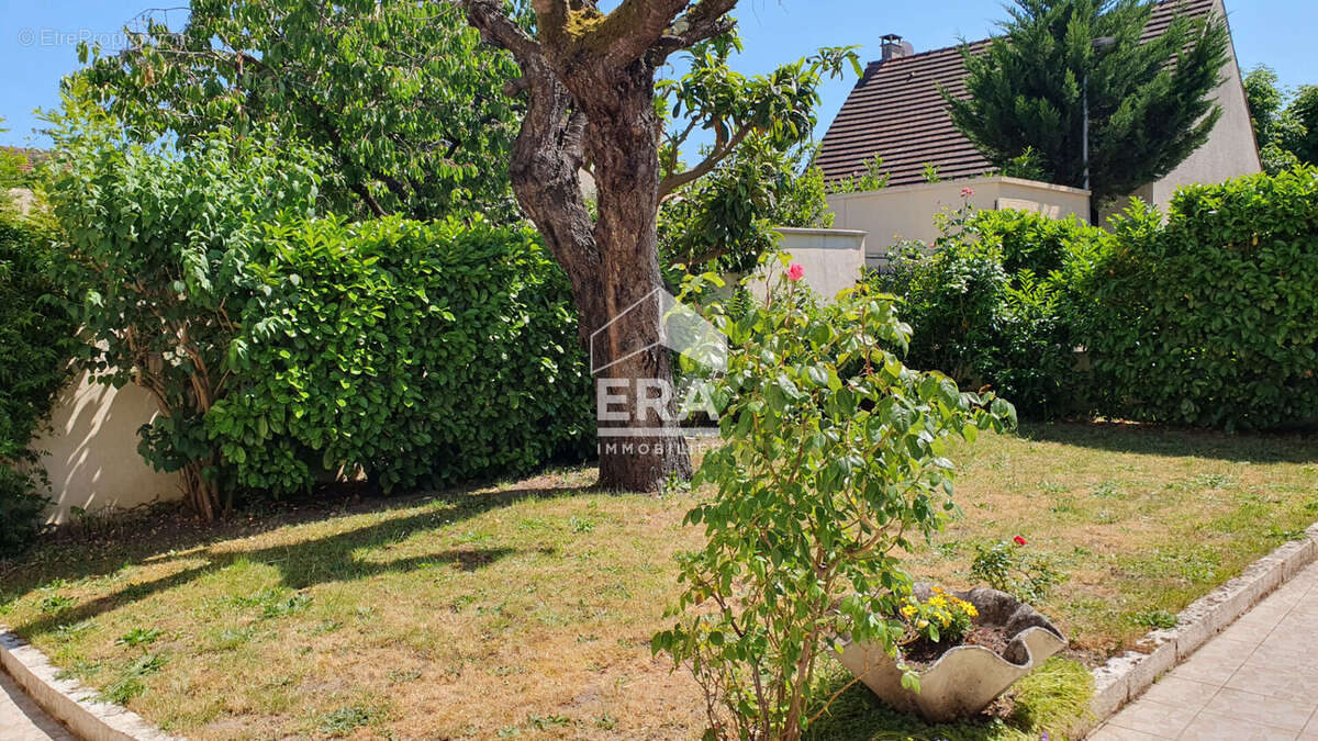 Maison à SAINT-MAUR-DES-FOSSES