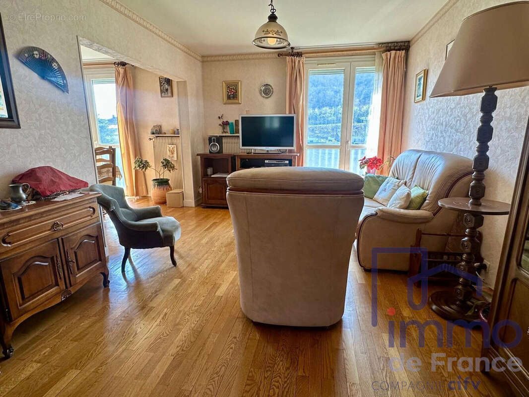 Appartement à SAINT-ETIENNE