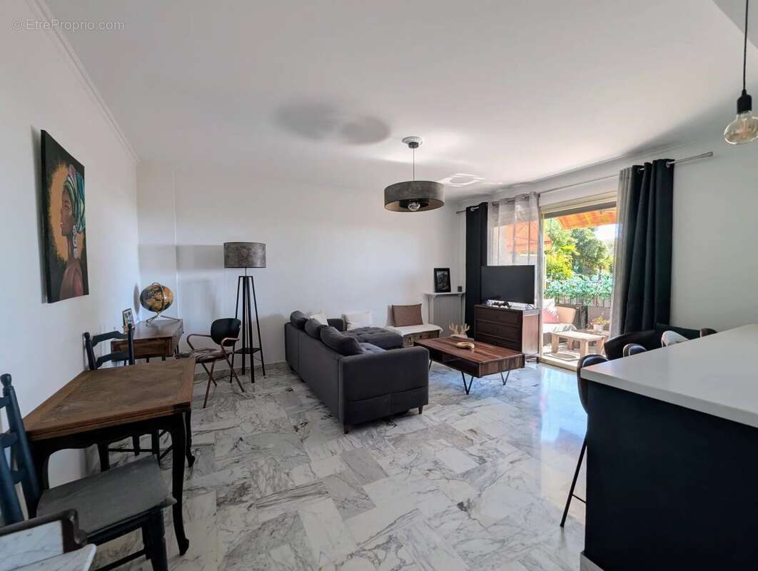 Superbe appartement t2 calme / vue mer grande terrasse et garage - photo 4