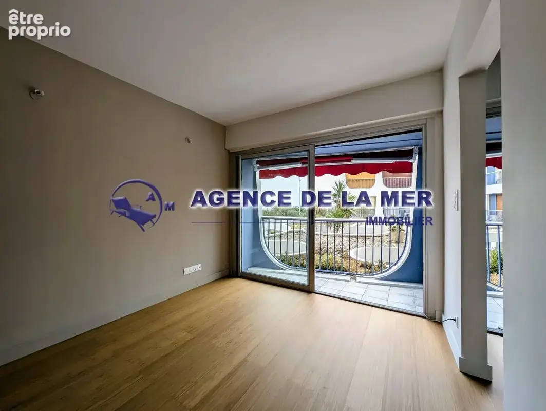 Appartement F2 Neuf sur le Quai d'Honneur avec Vue Mer - photo 2