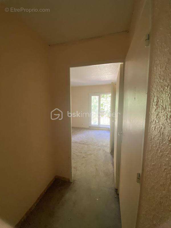 SAINT-CHRISTOL ((84) -  Créez votre T2 sur mesure ! Plateau sous forme d'appartement de 68 m² env. situé au 1er étage avec ascen - photo 11