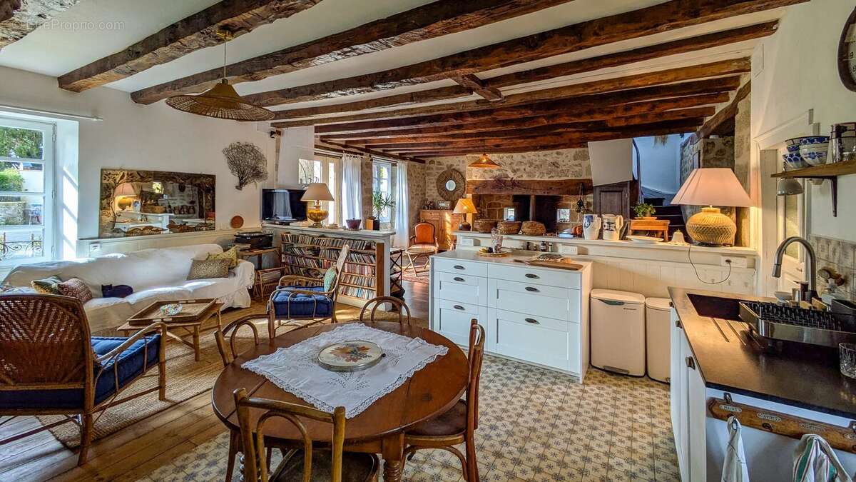 Maison à LAROQUEBROU