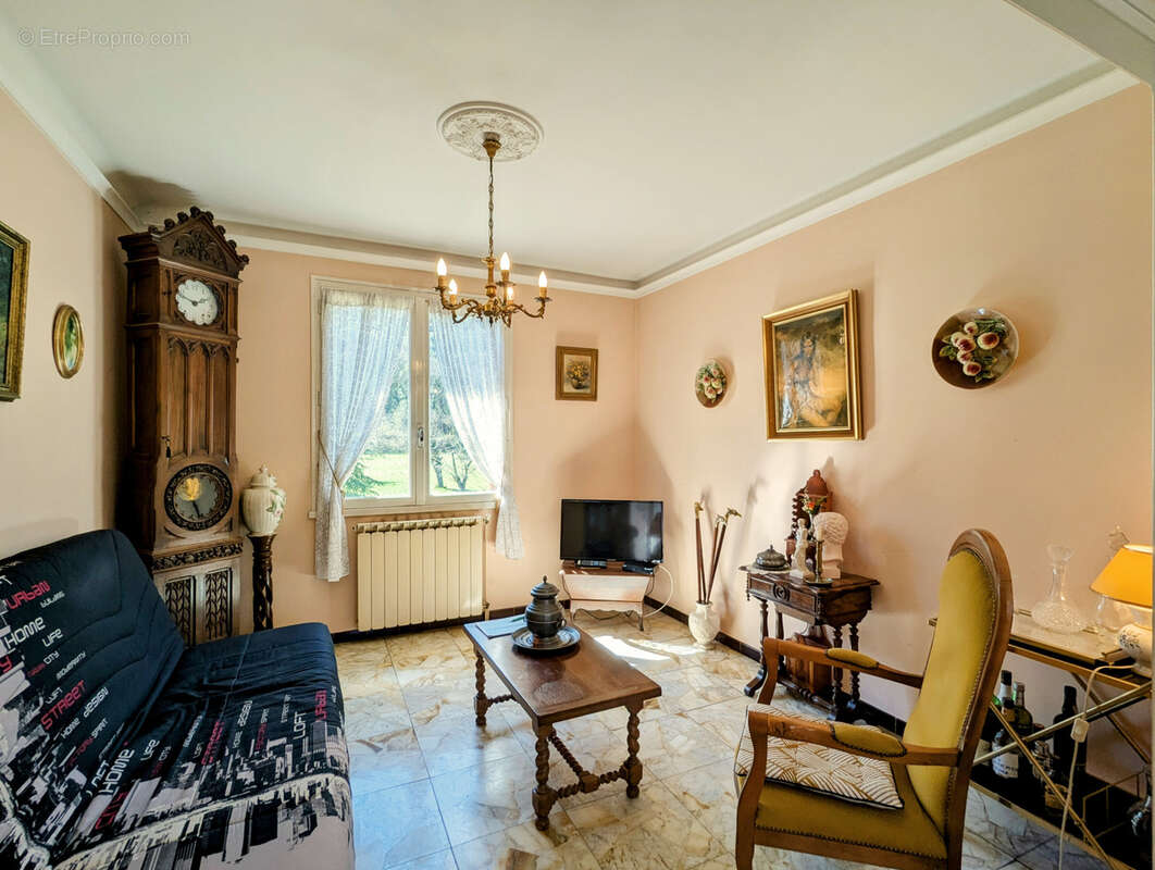 Maison à LA TOUR-SUR-ORB