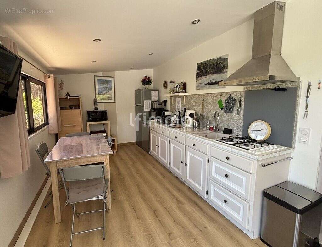 Maison à LE MUY