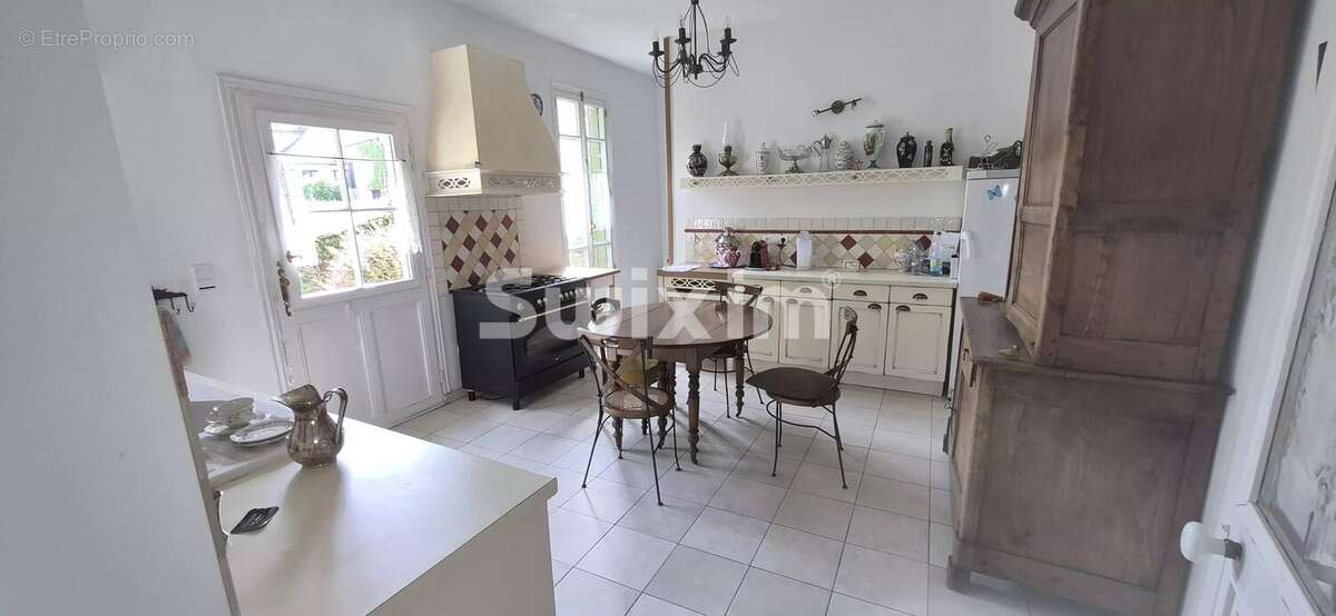 Maison à NOYERS