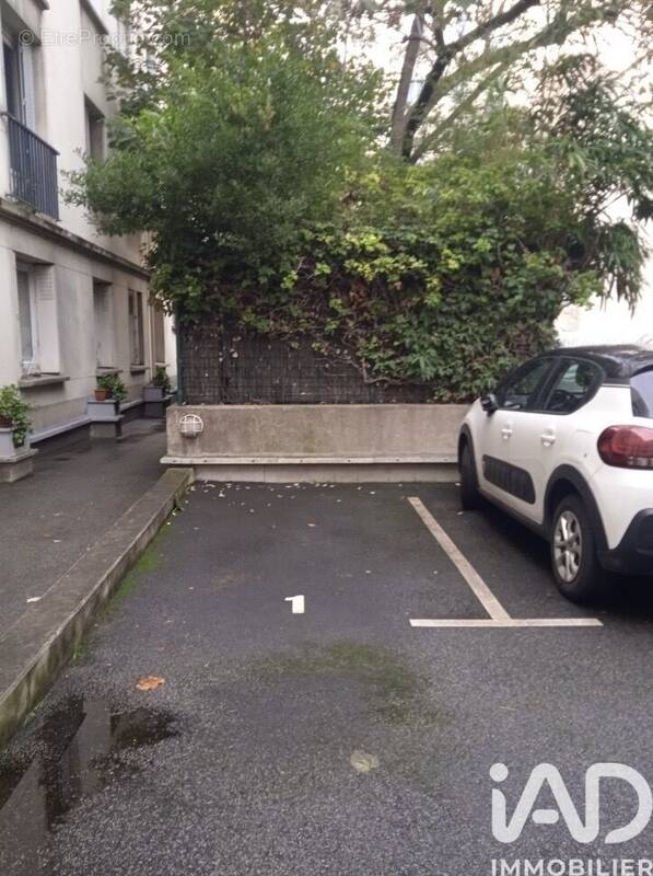 Photo 1 - Parking à PARIS-17E