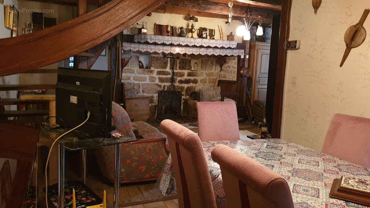 Maison à SAINT-MARTIN-LA-MEANNE