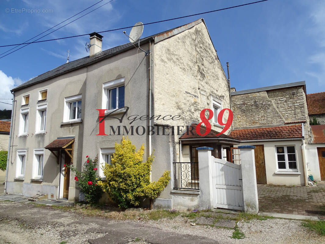 Maison à POINCON-LES-LARREY