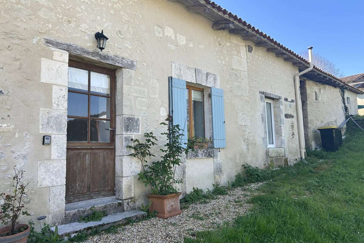 Maison à AUBETERRE-SUR-DRONNE
