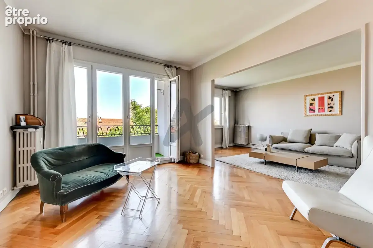 Appartement de 110 m2 en étage élevé avec une vue dégagée et un garage - photo 10