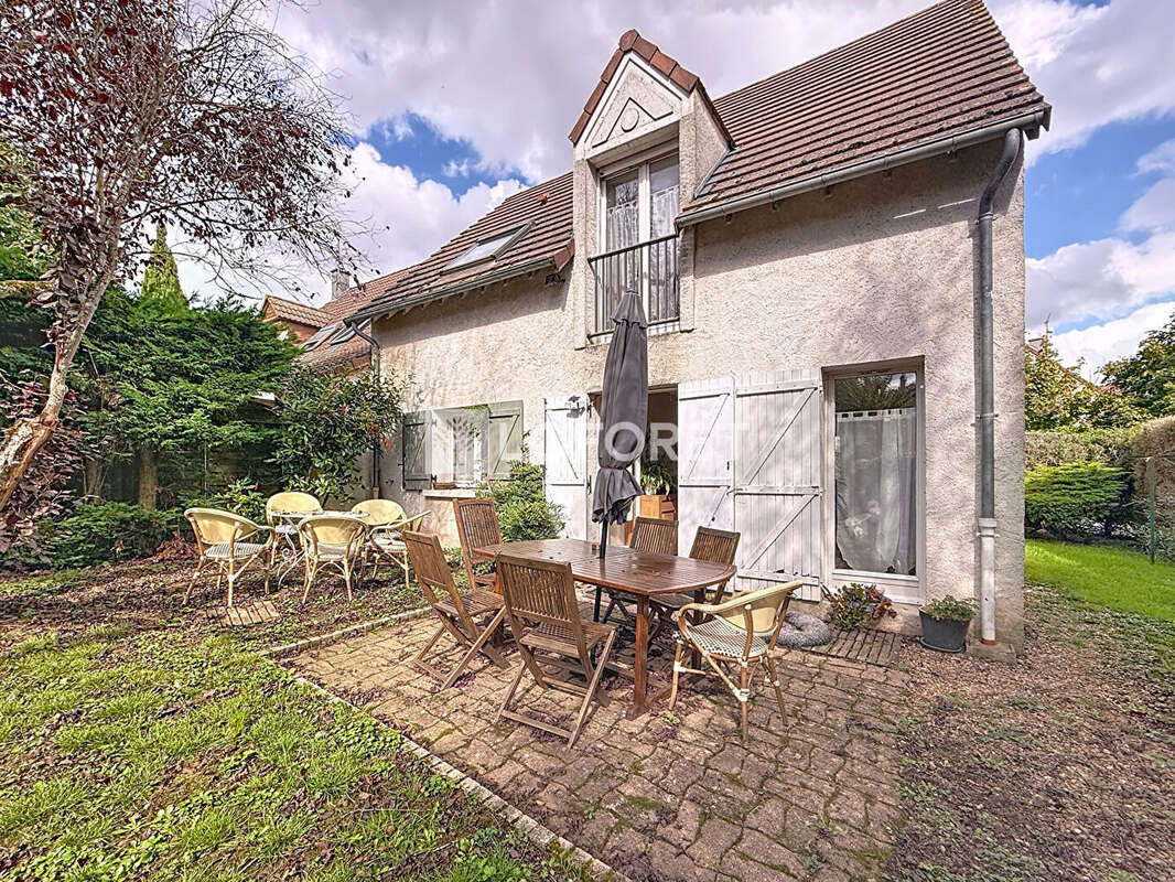 Maison à LA CHAUSSEE-SAINT-VICTOR