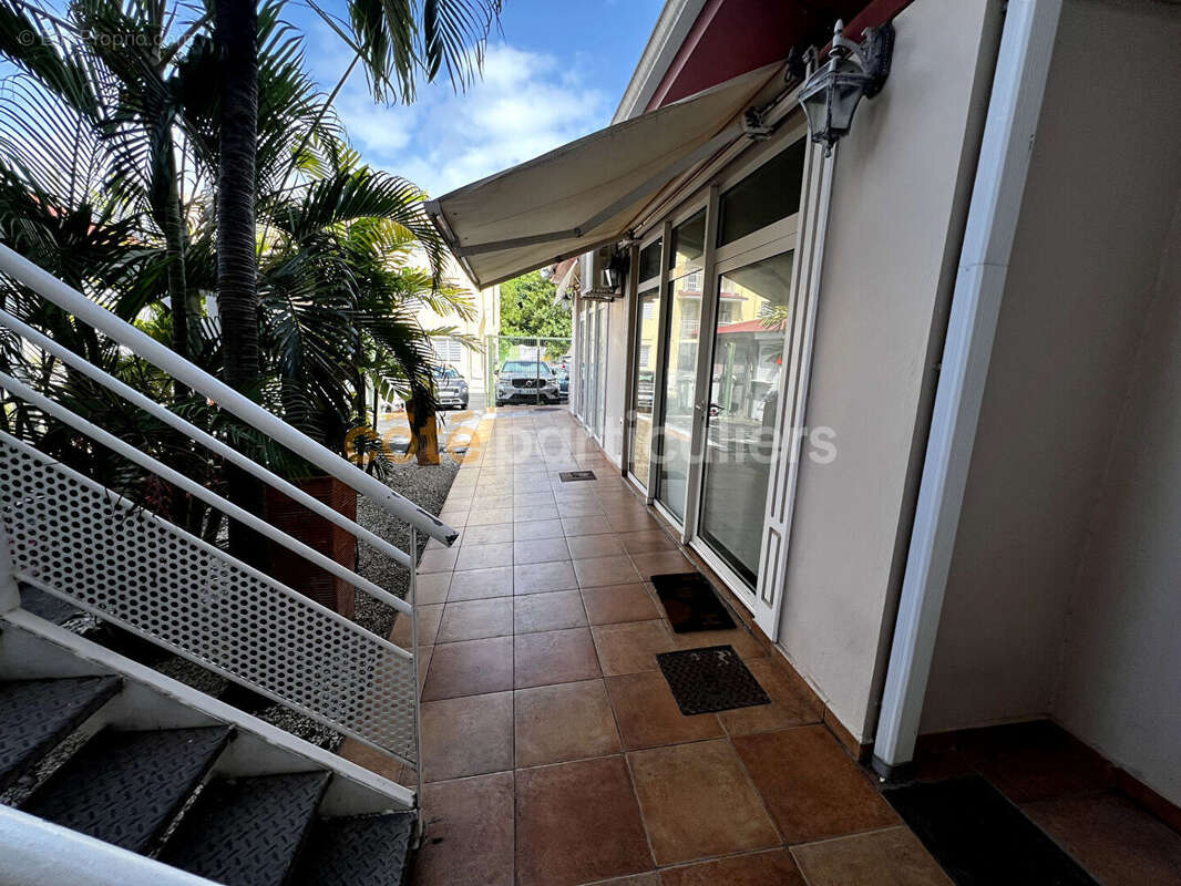 Local commercial Saint Francois 25 m2 - photo 6