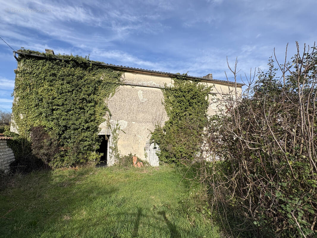 Maison à ANGEAC-CHAMPAGNE