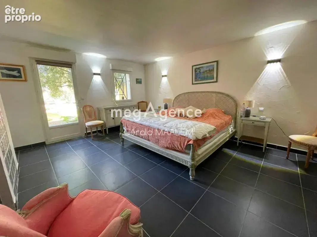 Maison de 350m² avec piscine à Régusse - photo 11