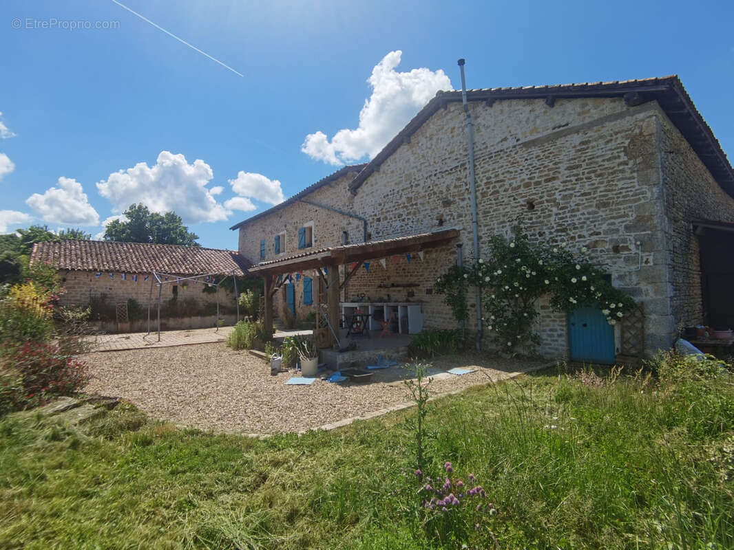 Maison à CELLEFROUIN