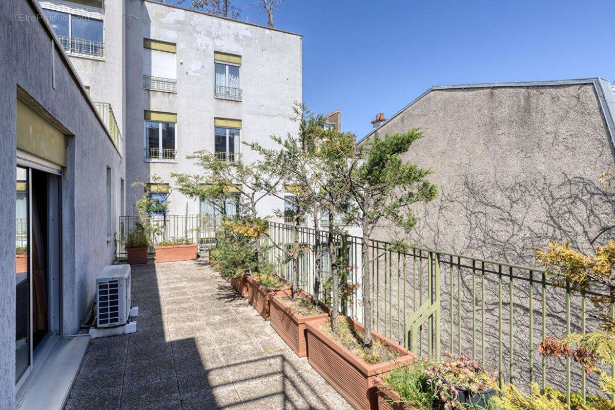 Appartement à PARIS-16E
