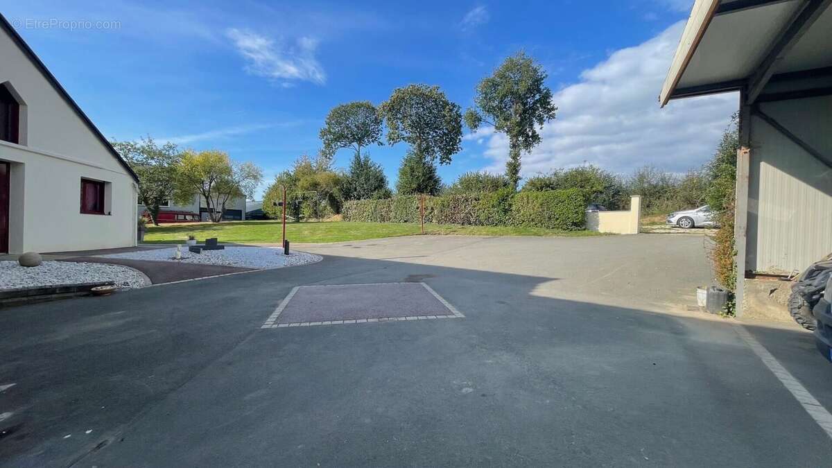 Maison à LA HAIE-TRAVERSAINE