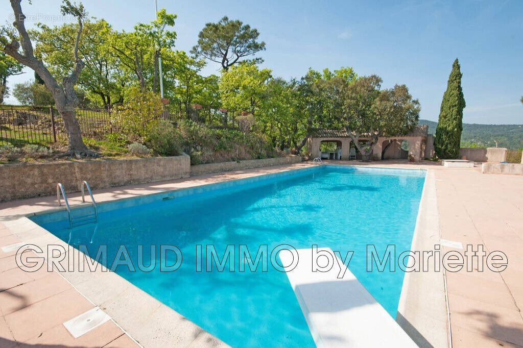 Appartement à GRIMAUD