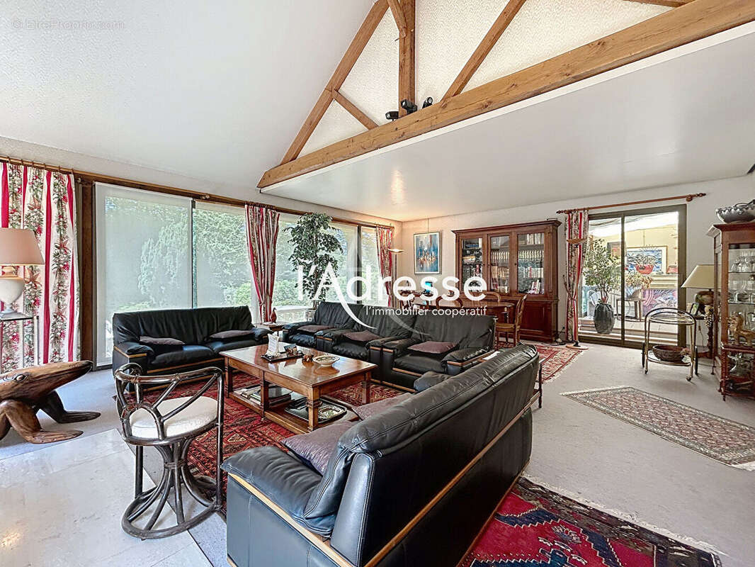 Maison 160 m² à rénover - Environnement verdoyant proche toutes commodités - Beau terrain - photo 2