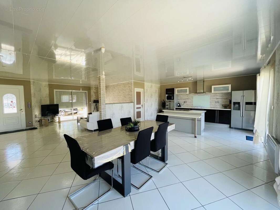 Maison à BARBEZIEUX-SAINT-HILAIRE