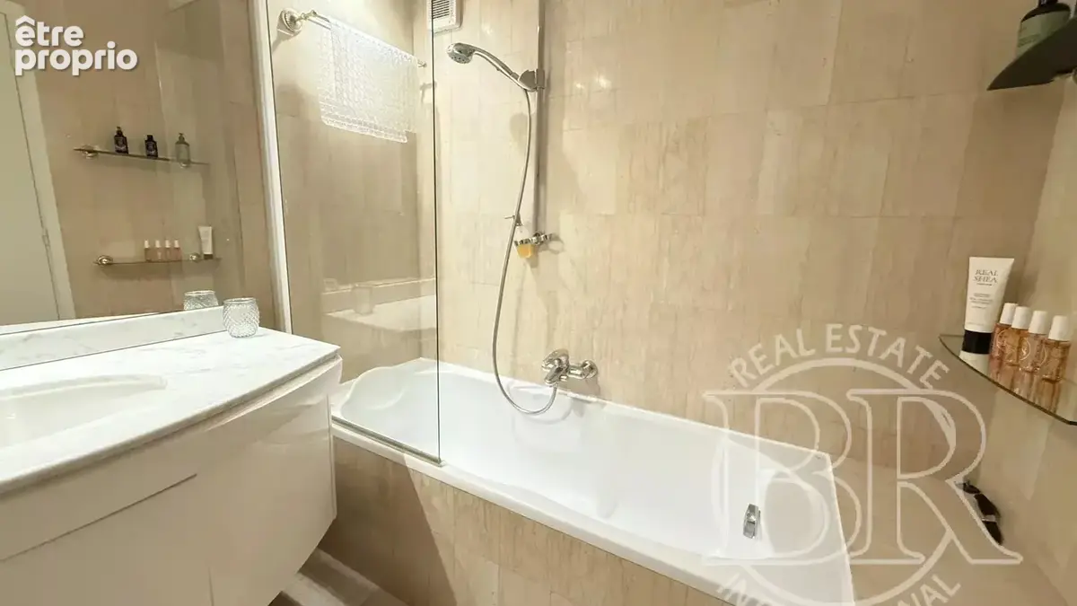 VALLAURIS A Vendre  appartement  avec la terrasse de 80m2  T3 Vallauris vue panoramique mer - photo 14