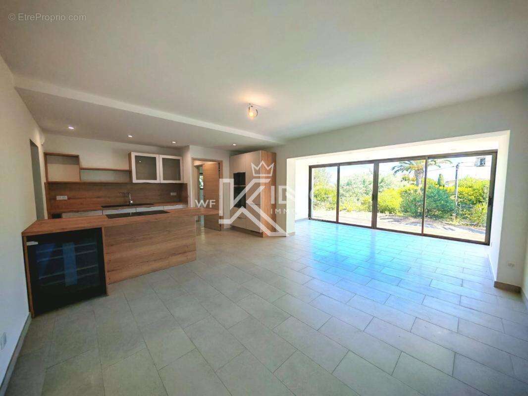 À deux pas de la plage de la Gaillarde, découvrez un bien d'exception aux allures de villa - photo 11