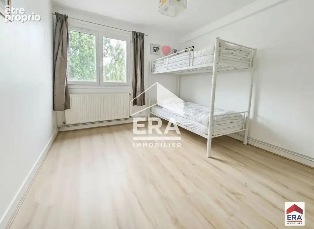 Croix centre - t3 de 72 m² - balcon - parking privatif - cave - photo 5