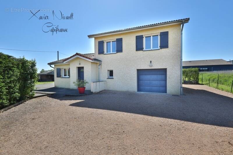 Maison à BAGE-LA-VILLE