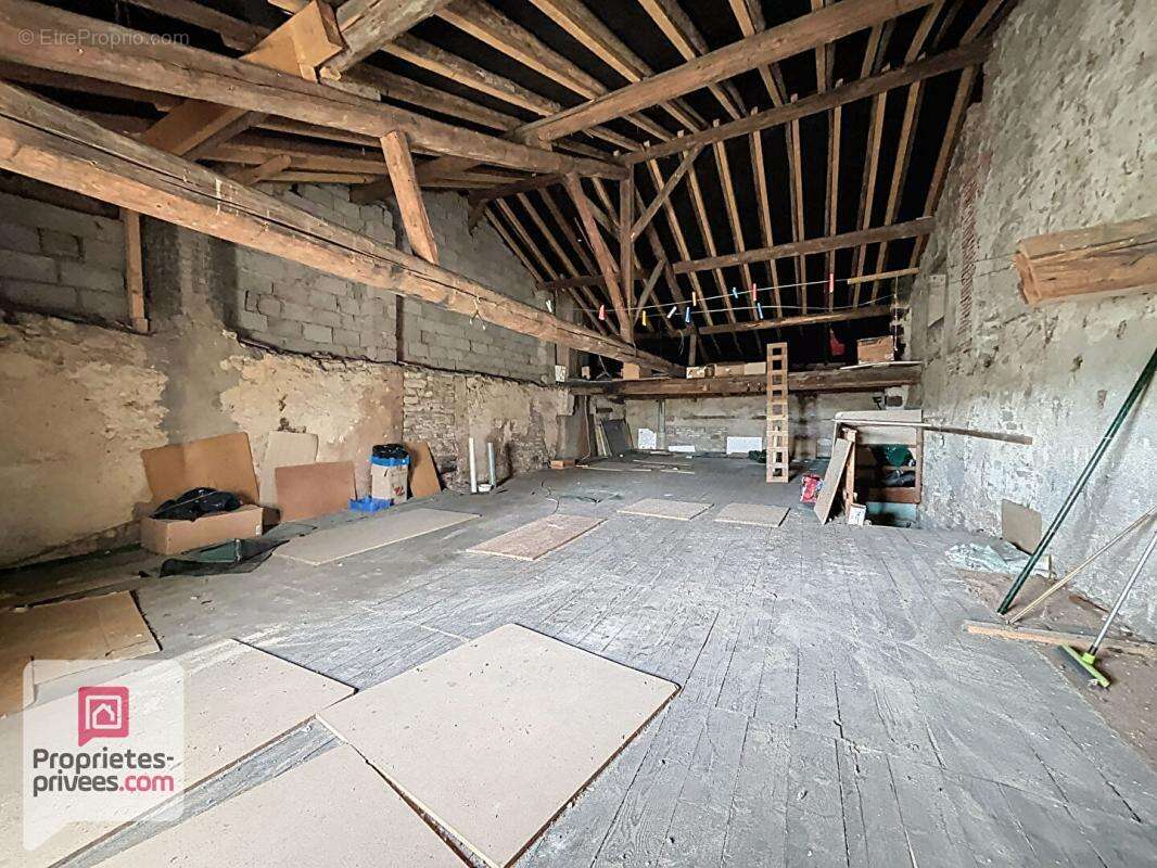 Appartement à VIC-SUR-SEILLE