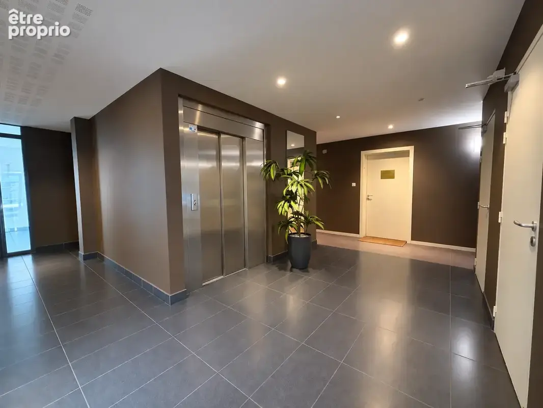 Bel appartement t3 avec terrasse et place de parking - la riche centre - photo 9