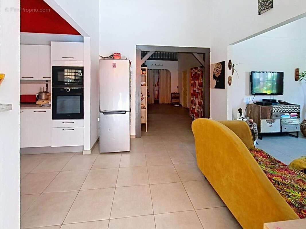 Maison 118 m² à Sainte-Rose  - photo 7