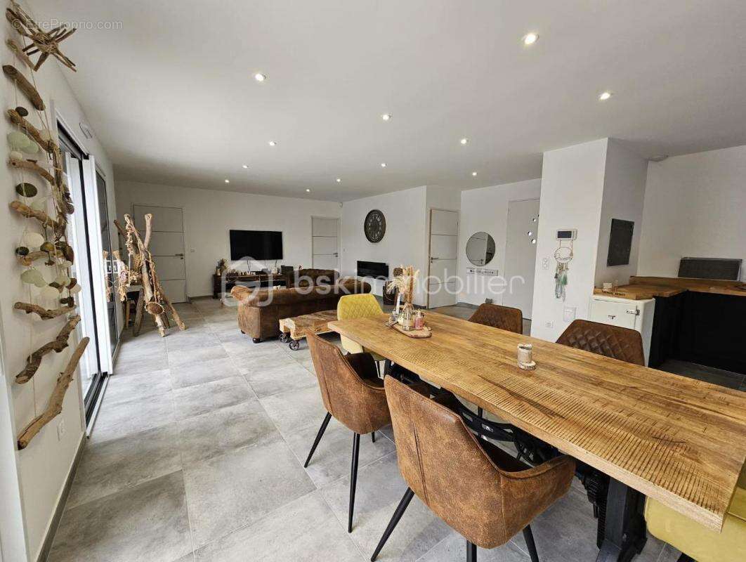 Maison à LE CANNET-DES-MAURES