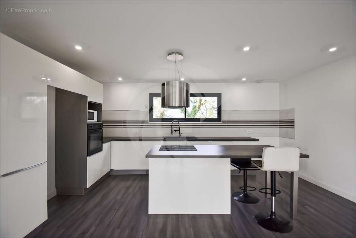 Maison à NEGREPELISSE